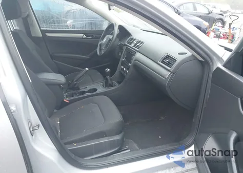 2012 Volkswagen Passat 2.5L S z USA, uszkodzony, nr VIN 1VWAP7A38CC026671